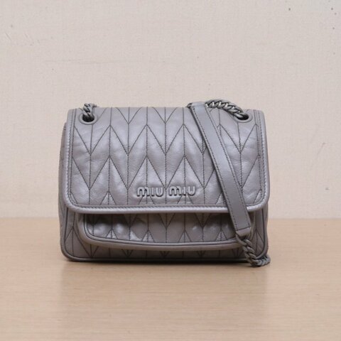 MIU MIU 灰色牛皮灰扣縫線褶皺包小號肩背包