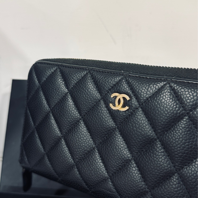 #99新閒置 #配件齊全 #荔枝皮 香奈兒黑金拉鍊長夾荔枝牛皮-5