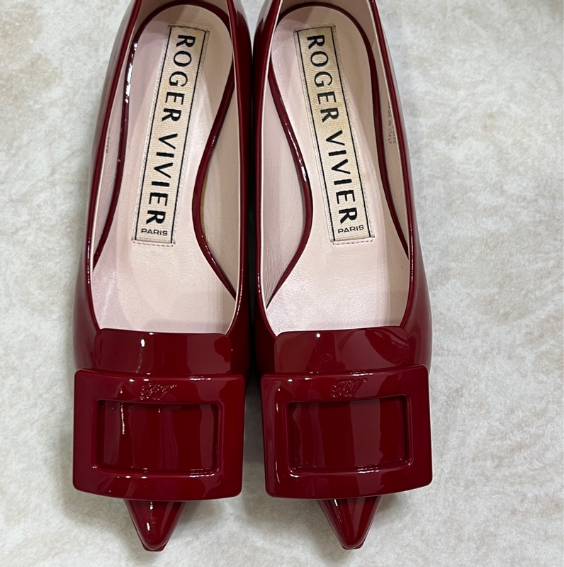 Roger vivier 漆皮方釦紅色低跟鞋-0