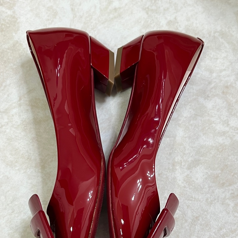 Roger vivier 漆皮方釦紅色低跟鞋-11