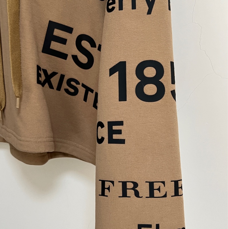 Burberry 短板帽T-2