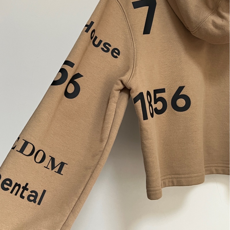 Burberry 短板帽T-7