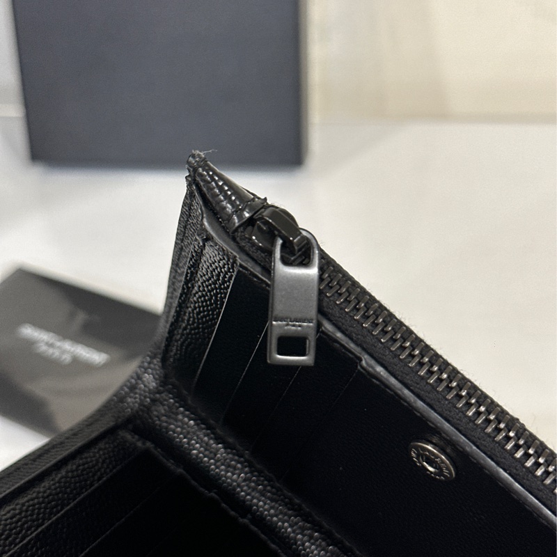 #全新閒置 #配件齊🉑送禮 Ysl SoBlack 魚子醬對開短夾🈶零錢袋-5