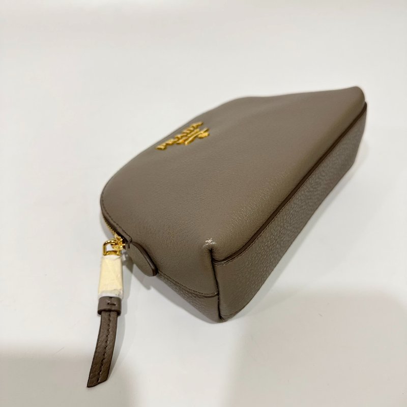 PRADA化妝包大象灰金扣牛皮化妝包-13