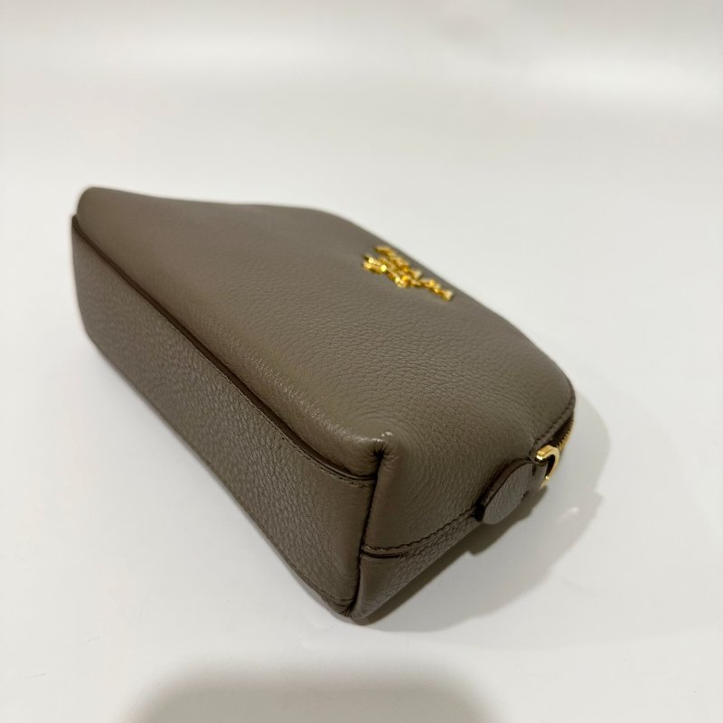 PRADA化妝包大象灰金扣牛皮化妝包-14