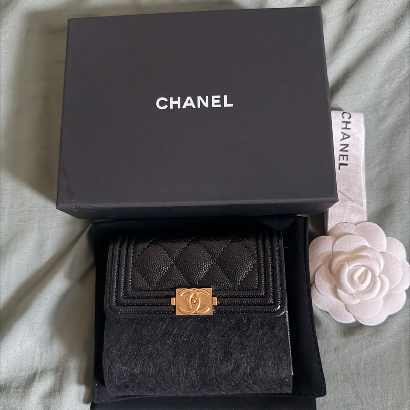 CHANEL BOY牛皮短夾金扣-3