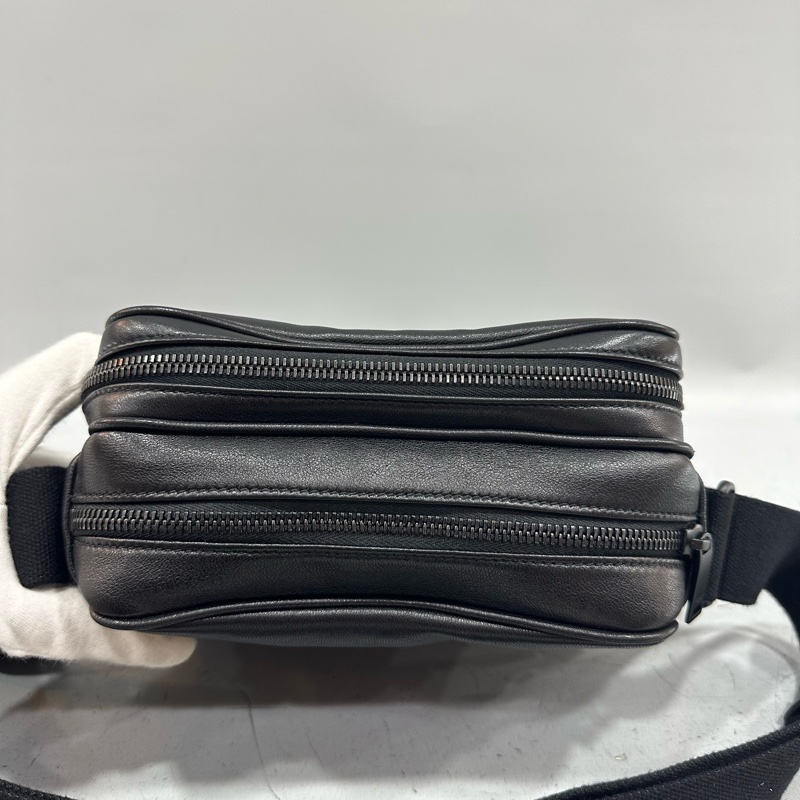 YSL 819279 黑羊皮黑釦相機包 Niki-5