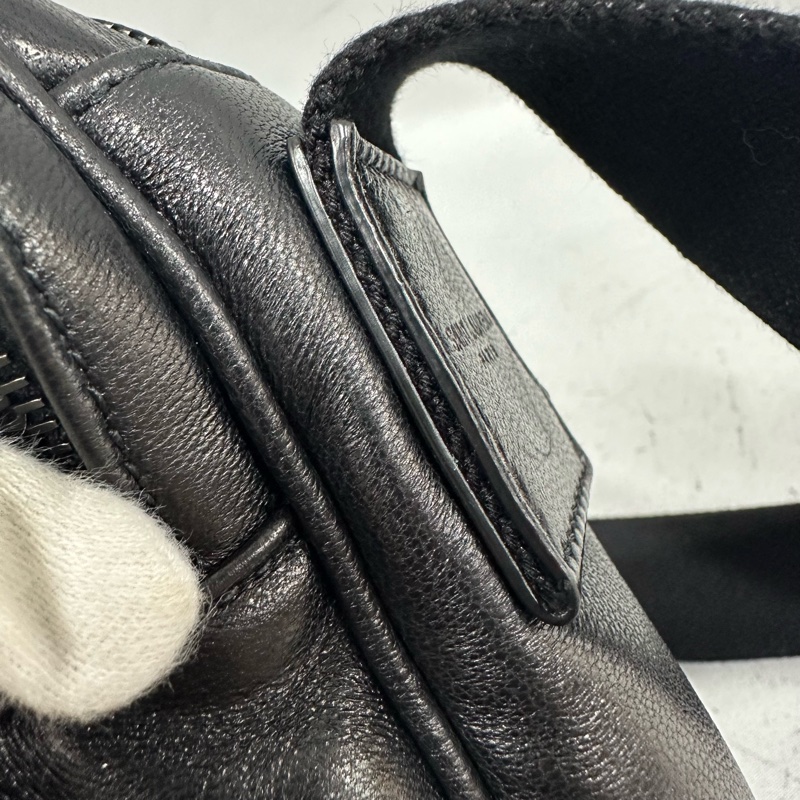 YSL 819279 黑羊皮黑釦相機包 Niki-24