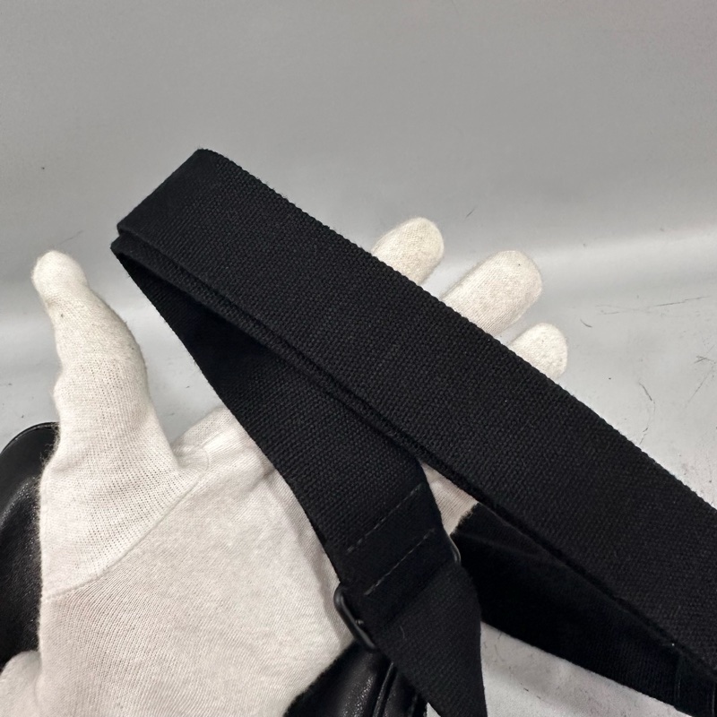YSL 819279 黑羊皮黑釦相機包 Niki-42