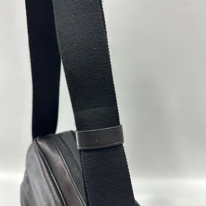 YSL 819279 黑羊皮黑釦相機包 Niki-44