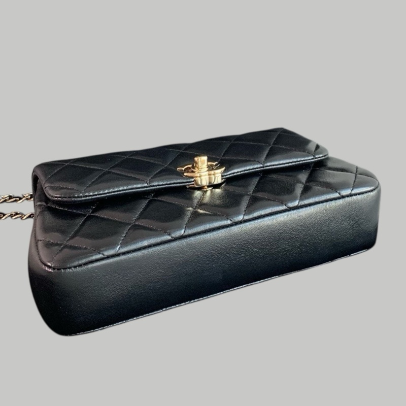 Chanel 25S Lamskin CF 雲朵包-4