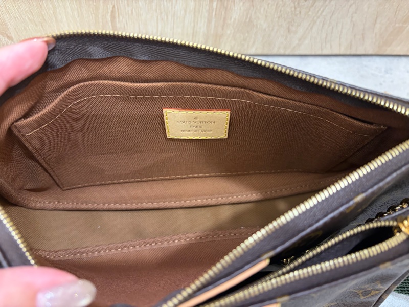 LV 原花金釦五合一綠背帶肩斜背包M44813-6