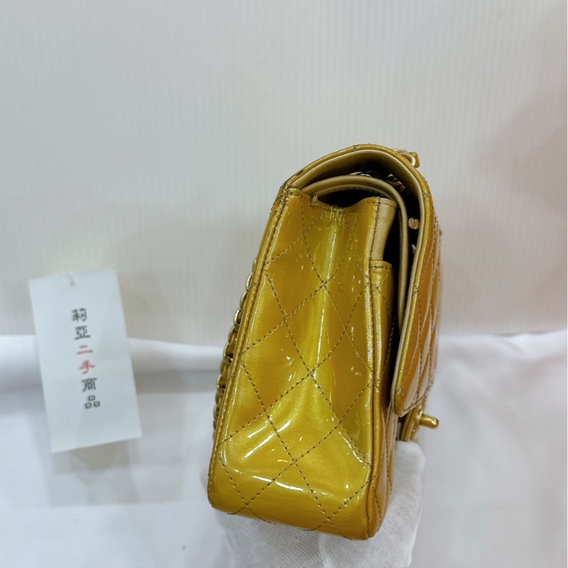 莉亞精品♡Chanel A01112 金色漆皮口蓋包 二手-6