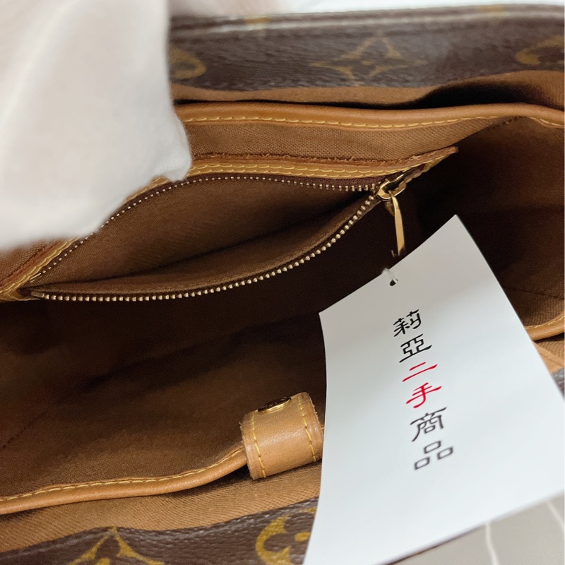 莉亞精品♡LV M51172 薇薇安 九新-18
