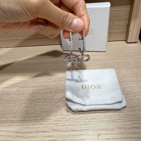 Dior經典水鑽耳環購於拍拍圈
