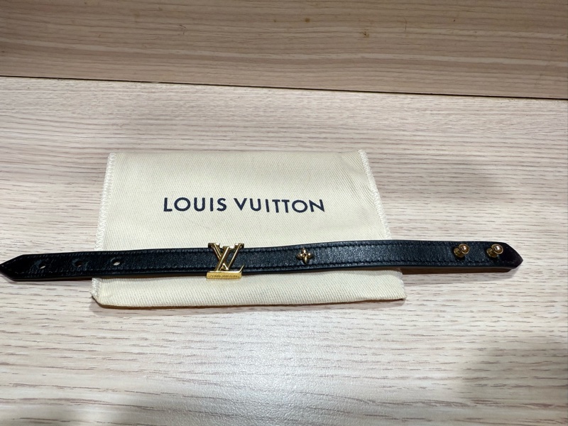 LV經典皮手環-7