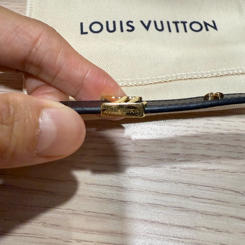 LV經典皮手環-10