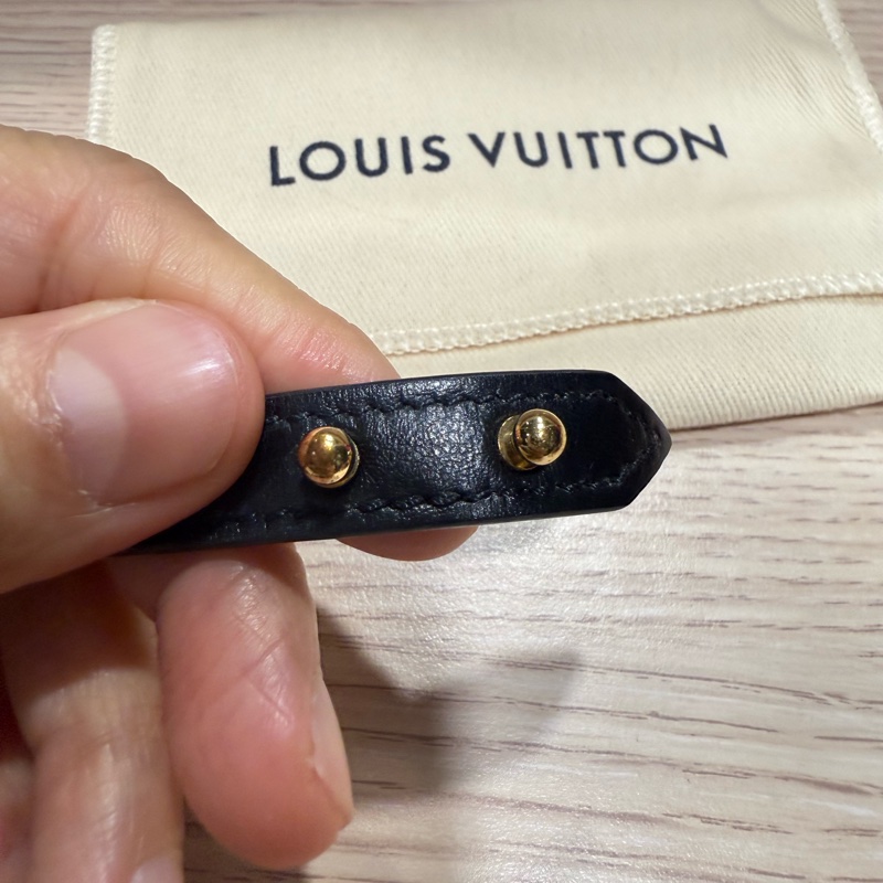 LV經典皮手環-15