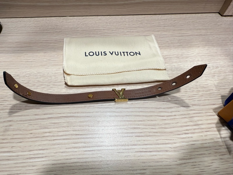 LV經典皮手環-16