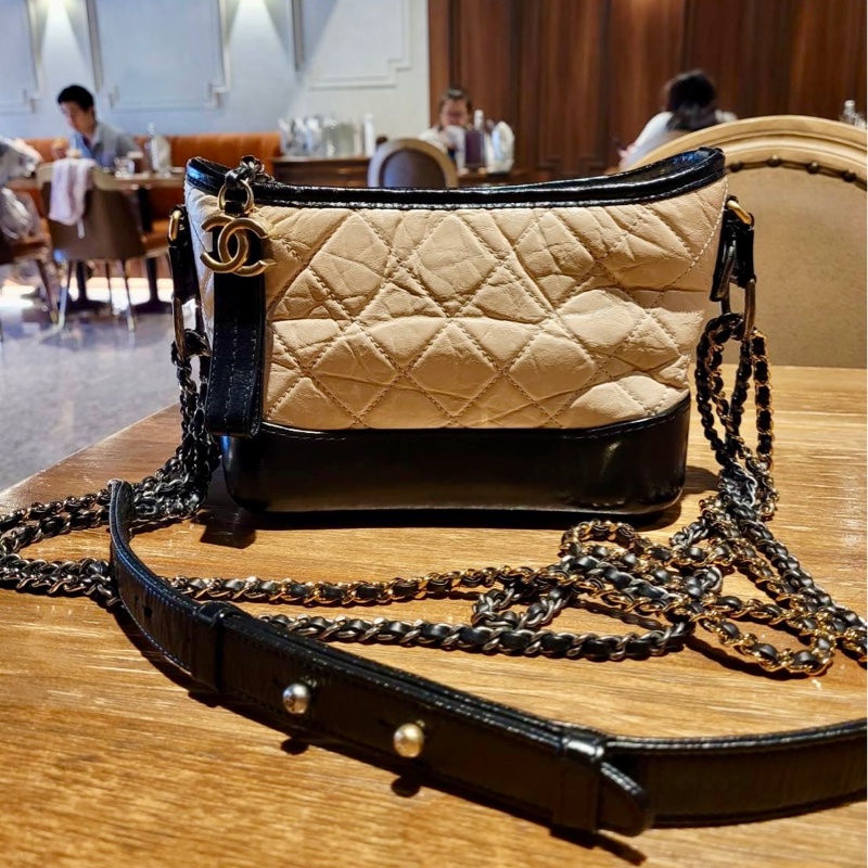 Chanel 香奈兒 gabrielle系列 流浪包 小號 奶茶色拼黑底 二手-4