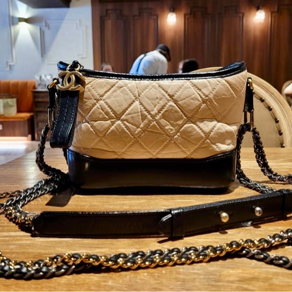 Chanel 香奈兒 gabrielle系列 流浪包 小號 奶茶色拼黑底 二手-12