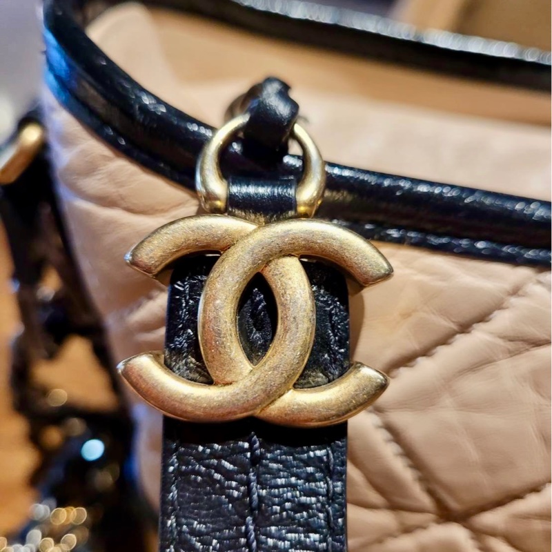 Chanel 香奈兒 gabrielle系列 流浪包 小號 奶茶色拼黑底 二手-19