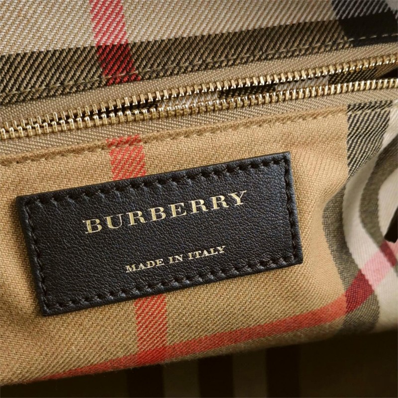 Burberry牛皮純色字母logo拉鍊單肩包-7