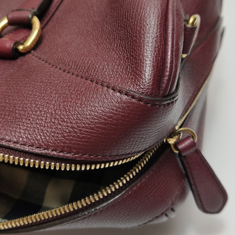 Burberry牛皮純色字母logo拉鍊單肩包-10