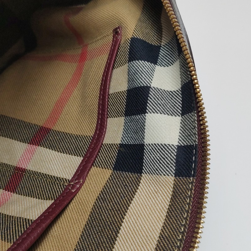 Burberry牛皮純色字母logo拉鍊單肩包-17