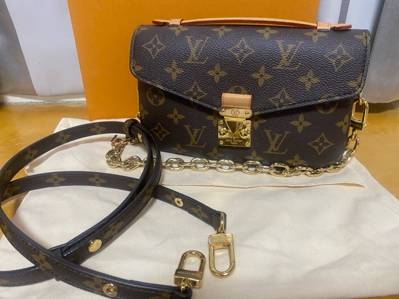 LV老花小郵差包-0