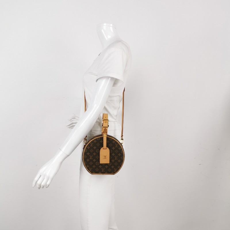 Louis Vuitton (LV) Boite Chapeau小號植鞣革Monogram印花圓餅包斜挎單肩包-1