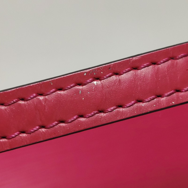 Louis Vuitton (LV) Louise牛皮純色字母logo水波紋woc斜挎包-10