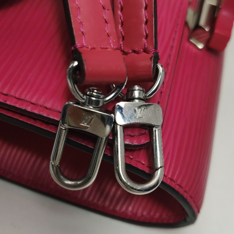 Louis Vuitton (LV) Louise牛皮純色字母logo水波紋woc斜挎包-11