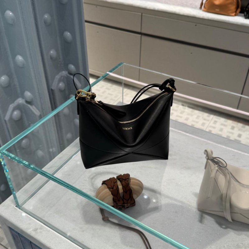 🎉新品好折扣✨Loewe 亮面納帕小牛皮 Puzzle Fold Pouch包 黑色-1