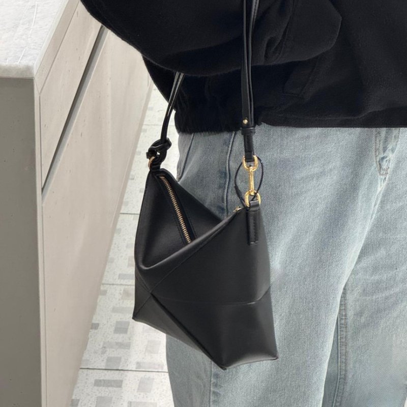 🎉新品好折扣✨Loewe 亮面納帕小牛皮 Puzzle Fold Pouch包 黑色-3