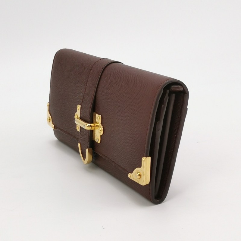 Prada Cahier牛皮純色字母Logo插扣錢包-1