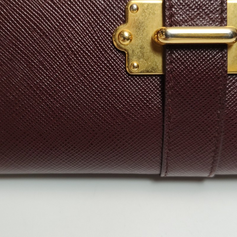Prada Cahier牛皮純色字母Logo插扣錢包-11