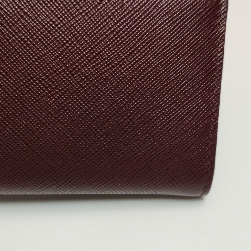 Prada Cahier牛皮純色字母Logo插扣錢包-12
