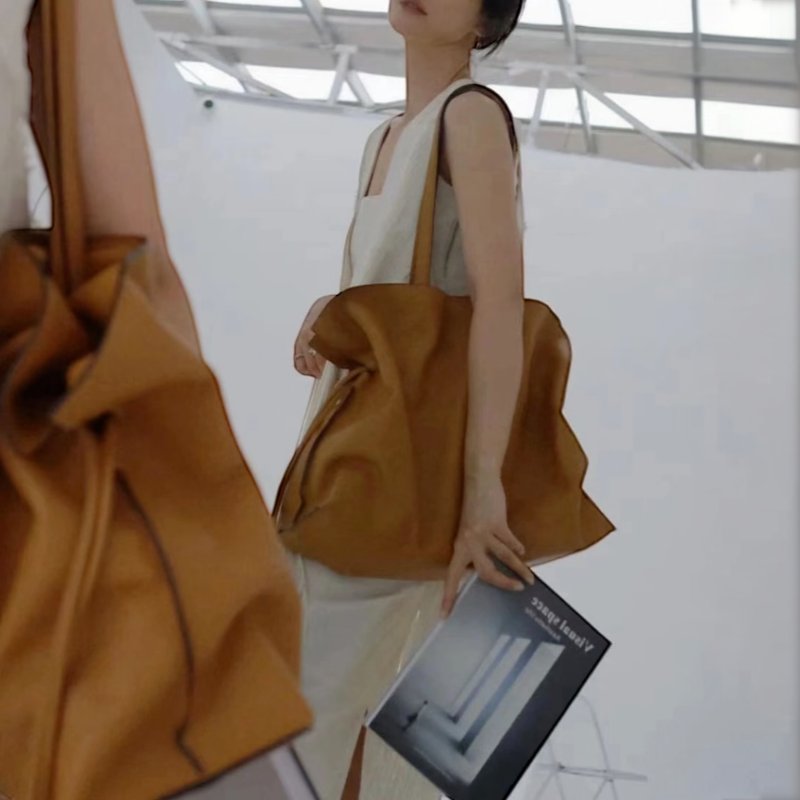 🎉新品好折扣✨Loewe 超大型 XL 納帕小牛皮 Flamenco 包 溫暖沙漠色-7
