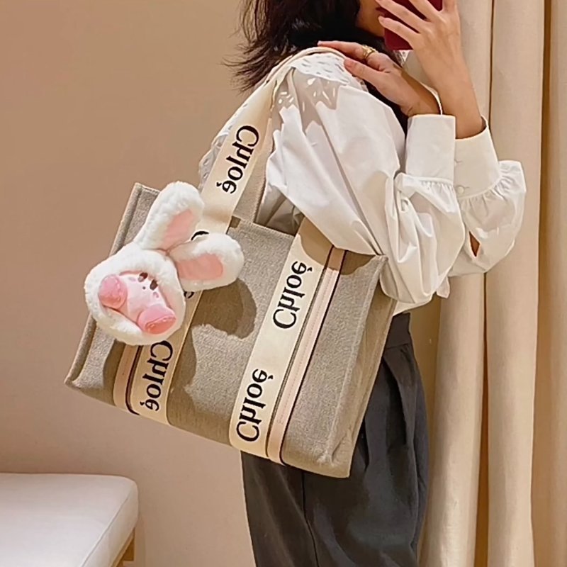 🎉新品好折扣✨Chloe 中款皮革飾邊絲帶棉質 Woody 包 粉色-4