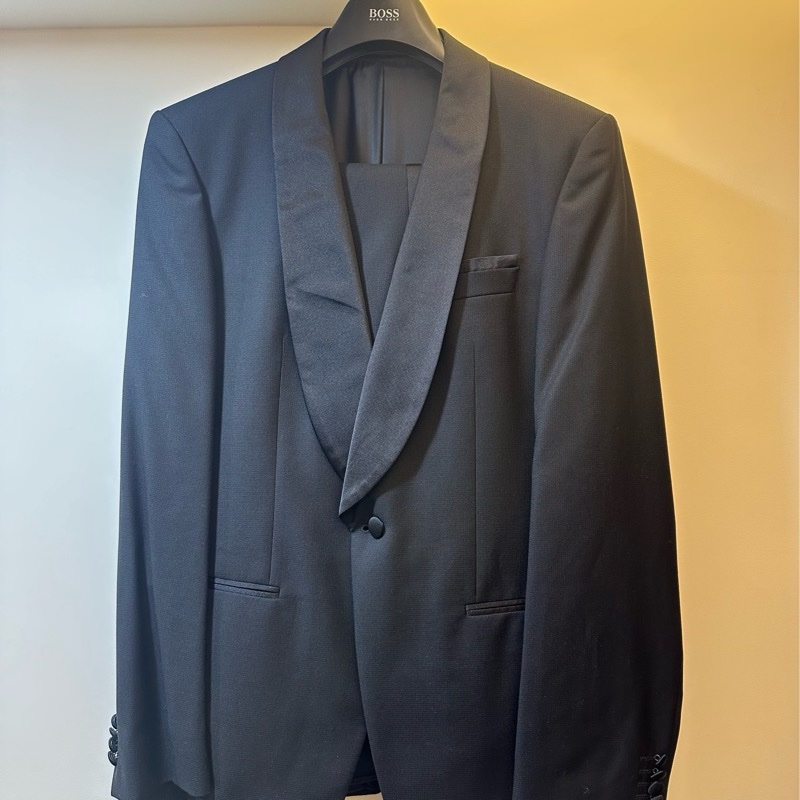 Hugo Boss 黑色禮服(全新附吊牌+防塵袋)原價35000,購入價28000-0