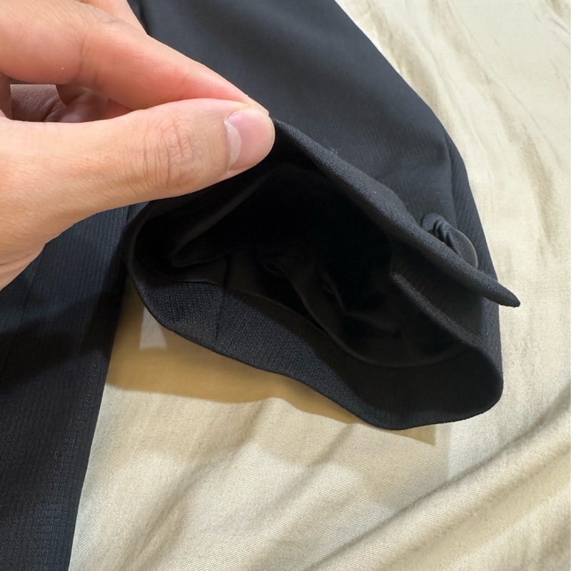 Hugo Boss 黑色禮服(全新附吊牌+防塵袋)原價35000,購入價28000-14