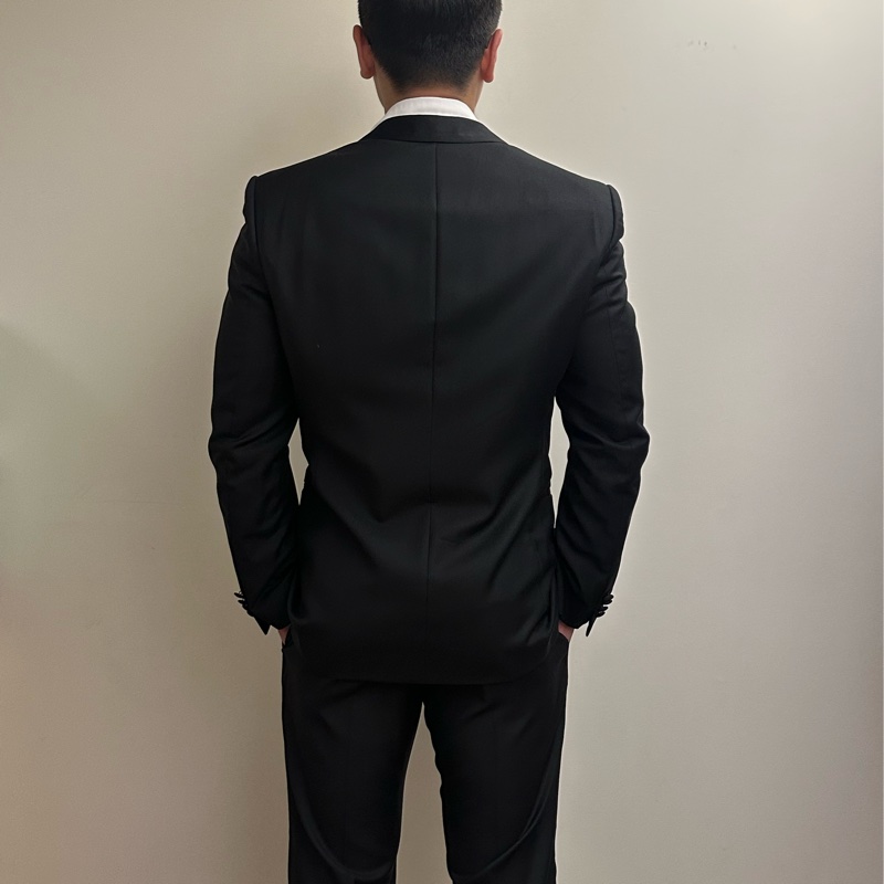 Hugo Boss 黑色禮服(全新附吊牌+防塵袋)原價35000,購入價28000-17