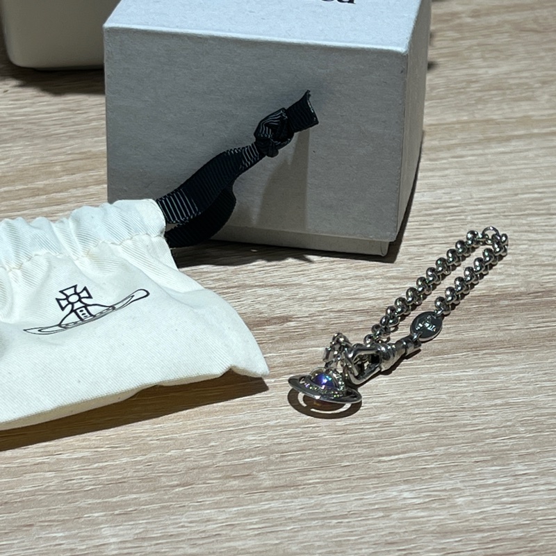 Vivienne Westwood 經典款小號立體土星手鍊-限量極光銀-2