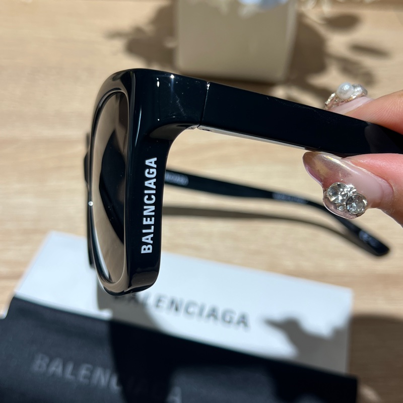Balenciaga墨鏡-2