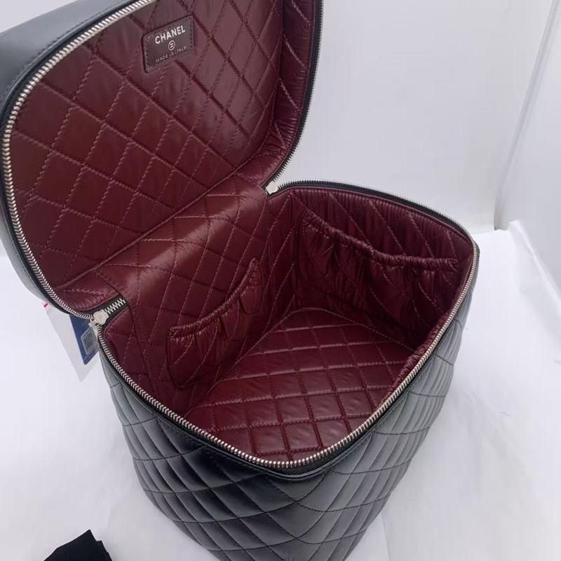 Chanel香奈兒黑金羊皮化妝包手提款 大容量 鐳射22開 時尚優雅 尺寸 20*14*15 ,配件塵袋身份卡#Chanel#香奈兒-3