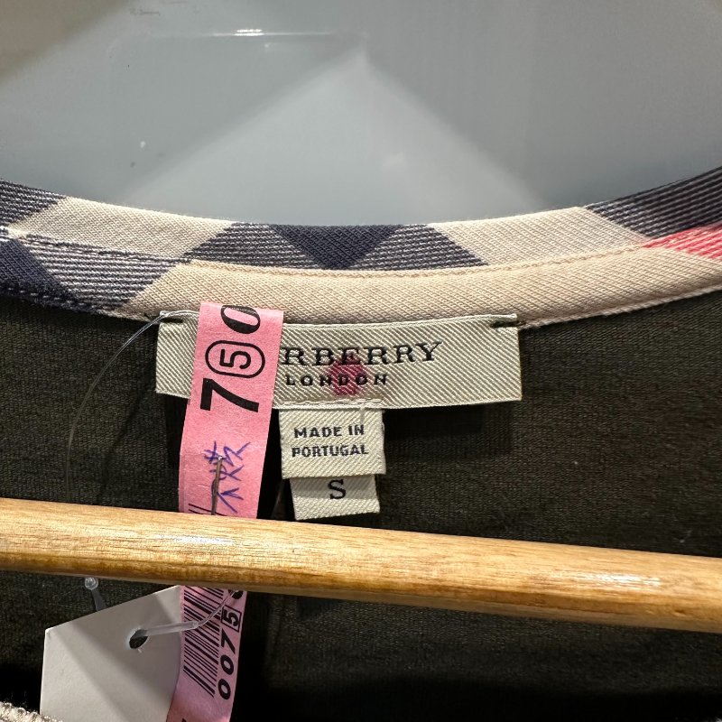 【美收精品】BURBERRY 綠色長袖上衣 4-237【隔月月中將轉賣至日本 上架期限30天】-2