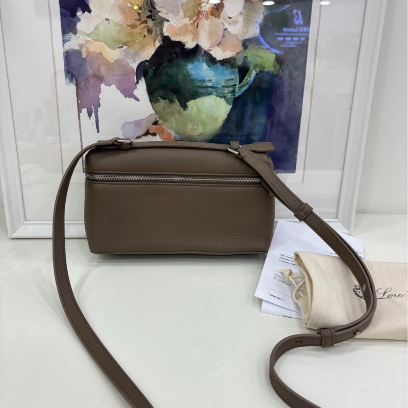 Loro Piana L19 大象灰銀色 23年購證 尺寸:19×11×6.5cm-0