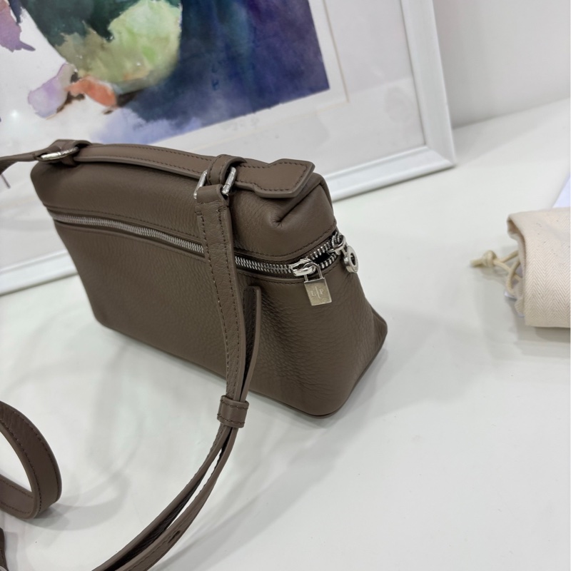 Loro Piana L19 大象灰銀色 23年購證 尺寸:19×11×6.5cm-4