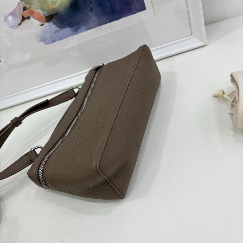 Loro Piana L19 大象灰銀色 23年購證 尺寸:19×11×6.5cm-5